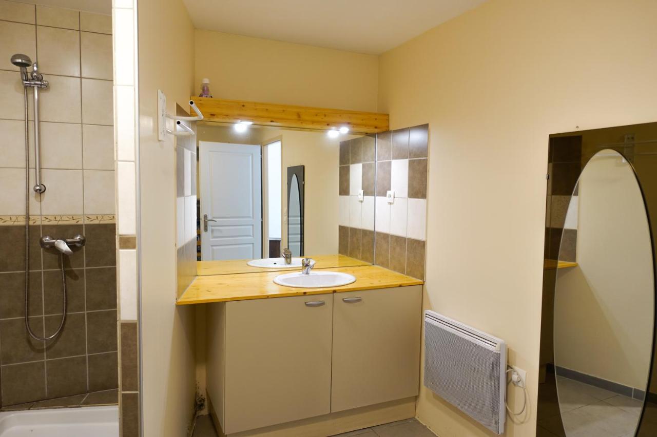 Appartement Spacieux Avec Terrasse Saint-André-dʼEmbrun Εξωτερικό φωτογραφία