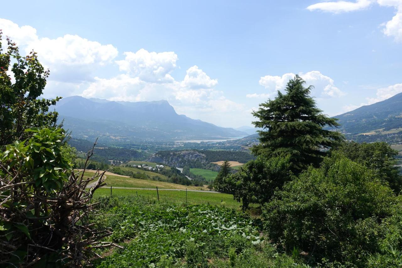 Appartement Spacieux Avec Terrasse Saint-André-dʼEmbrun Εξωτερικό φωτογραφία
